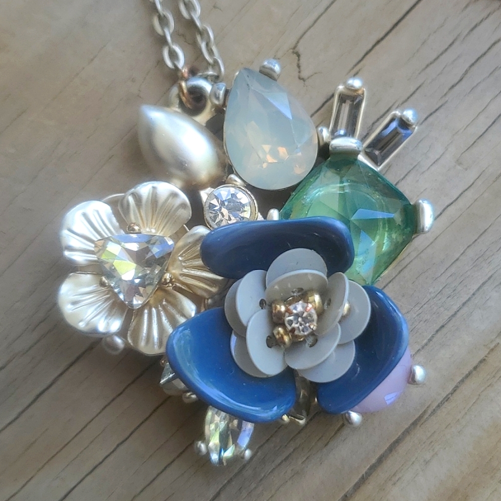 Pendant Style Floral Necklace